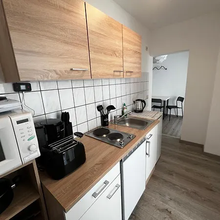 Vollausgestatte Mit, Wlan, Tv In Jedem Schlafzimmer, Einzelbetten, Bad, Garten Apartament