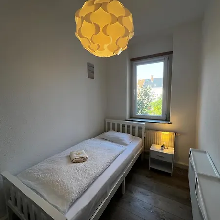 Vollausgestatte Mit, Wlan, Tv In Jedem Schlafzimmer, Einzelbetten, Bad, Garten Apartament