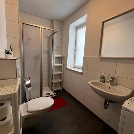 Vollausgestatte Mit, Wlan, Tv In Jedem Schlafzimmer, Einzelbetten, Bad, Garten Apartament *