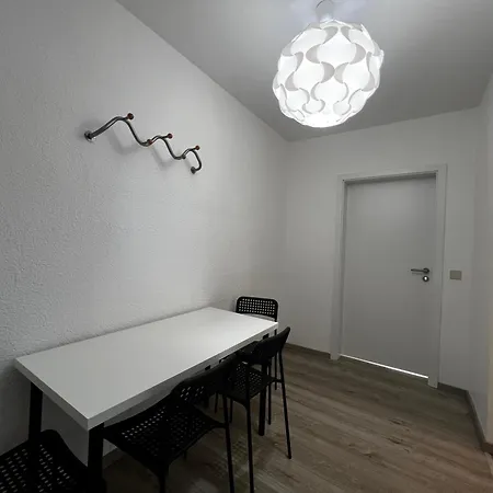 Vollausgestatte Mit, Wlan, Tv In Jedem Schlafzimmer, Einzelbetten, Bad, Garten Crimmitschau