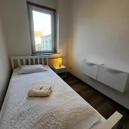 Vollausgestatte Mit, Wlan, Tv In Jedem Schlafzimmer, Einzelbetten, Bad, Garten Apartment
