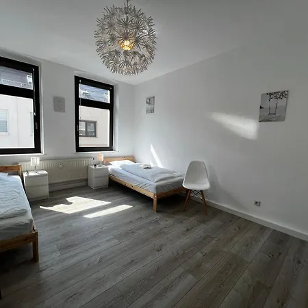 Vollausgestatte Mit, Wlan, Tv In Jedem Schlafzimmer, Einzelbetten, Bad, Garten Apartament